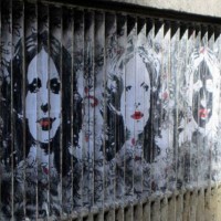 Arte urbana: Pinturas zebradas em colunas