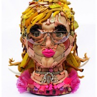 Escultura com brinquedos