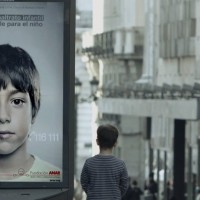 Campanha contra o abuso infantil possui mensagem visível apenas para crianças