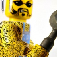 Artísta cria tatuagens em personagens do Lego com caneta