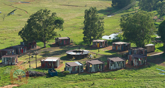 Hotel de luxo simula ser uma favela pra turistas experimentarem a pobreza-11