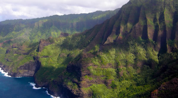 NaPali-Coast-Kauai-Hawaii.-Author-Garden-State-Hiker.-Licensed-under-the-Creative-Commons-Attribution-600x330