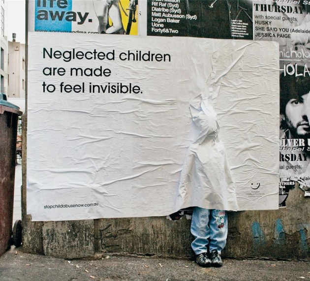 Niños abandonados sienten invisibles.  Solo para decir un abuso de los niños!