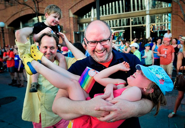 Manifestantes celebram a aprovação do casamento homossexual no Minnesota, Estados Unidos.