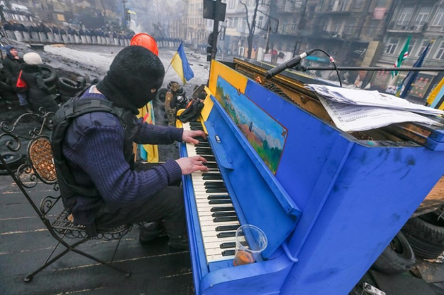 Música é usada como forma de protesto.