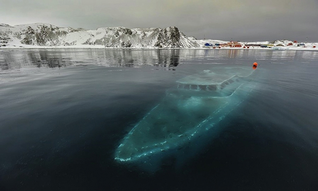Iate afundado na Antártida