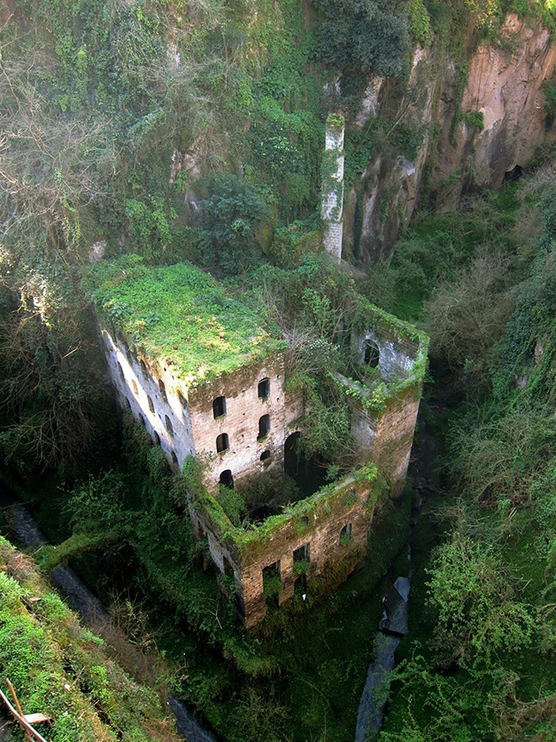 Moinho abandonado de 1866 em Sorrento, Itália