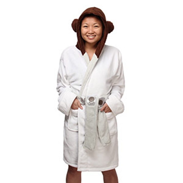 http-wp-prod-02.distractify.com-wp-content-uploads-2015-10-1f71_princess_leia_fleece_robe_hood_up