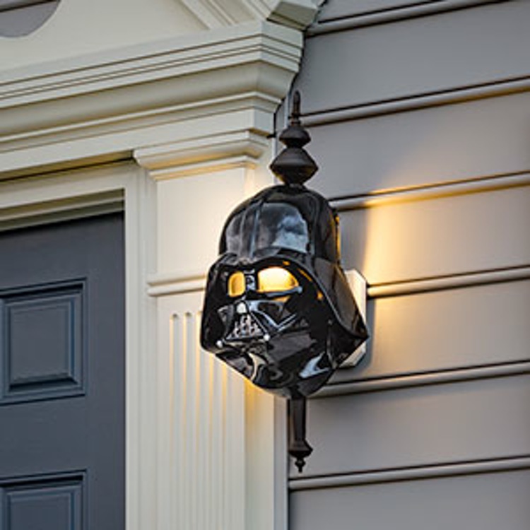 http-wp-prod-02.distractify.com-wp-content-uploads-2015-10-ilvl_sw_porch_light_vader