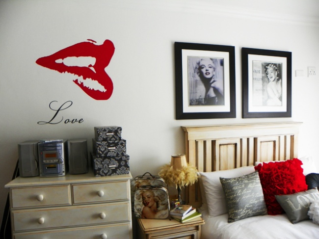 271655-650-1460972052-Red_lips_wall_decal_example
