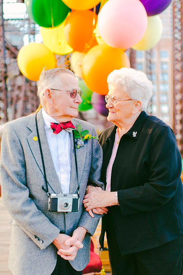 Casal de idosos celebra 61 anos de casados com emocionante sessão de fotos