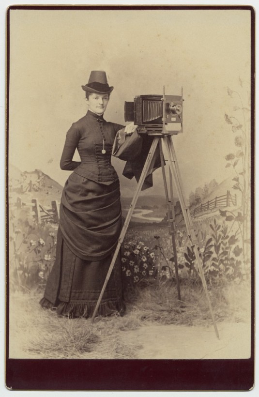 41-Imagens-mostram-como-era-dif%C3%ADcil-a-vida-de-fot%C3%B3grafo-antigamente-9.jpg