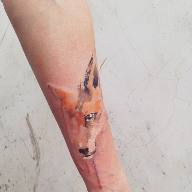artista russa cria tatuagens impressionantes com aquarela