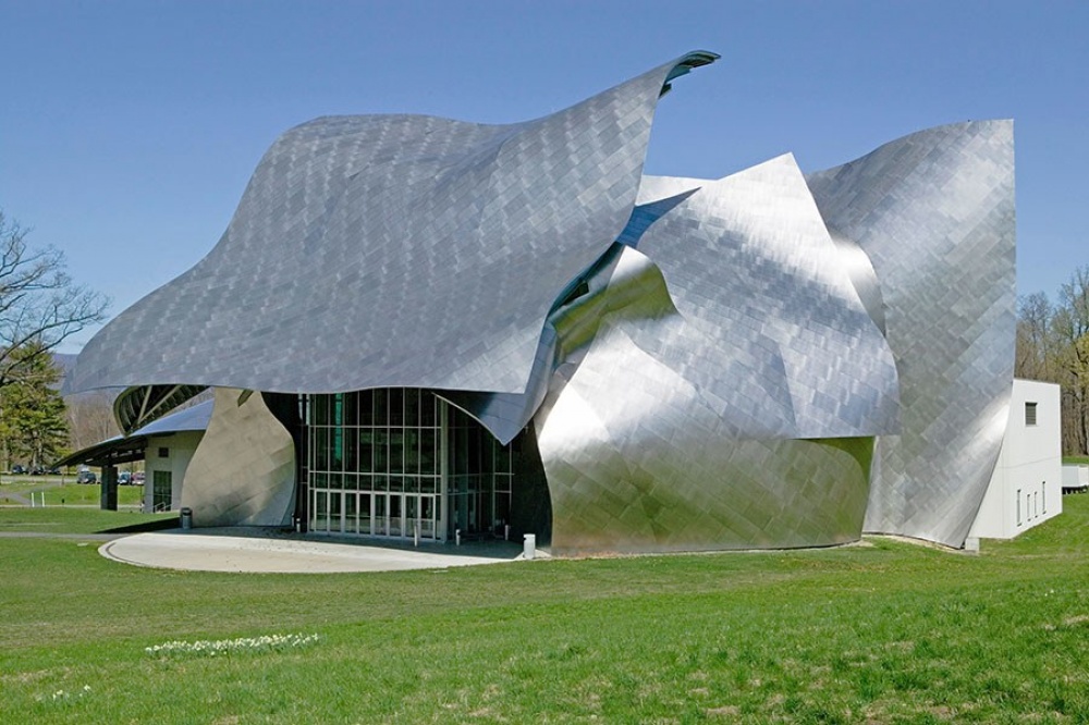Unusual city. Фрэнк Гери здания. Льюис Билдинг Фрэнк Гери. Центр Ричарда Фишера в Аннандэйле-на-Гудзоне, США. Frank Gehry Architecture.