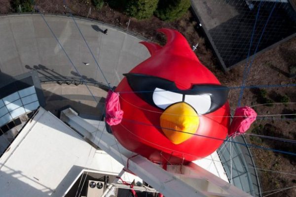 Angry Birds Space instala estilingue em torre gigante 5