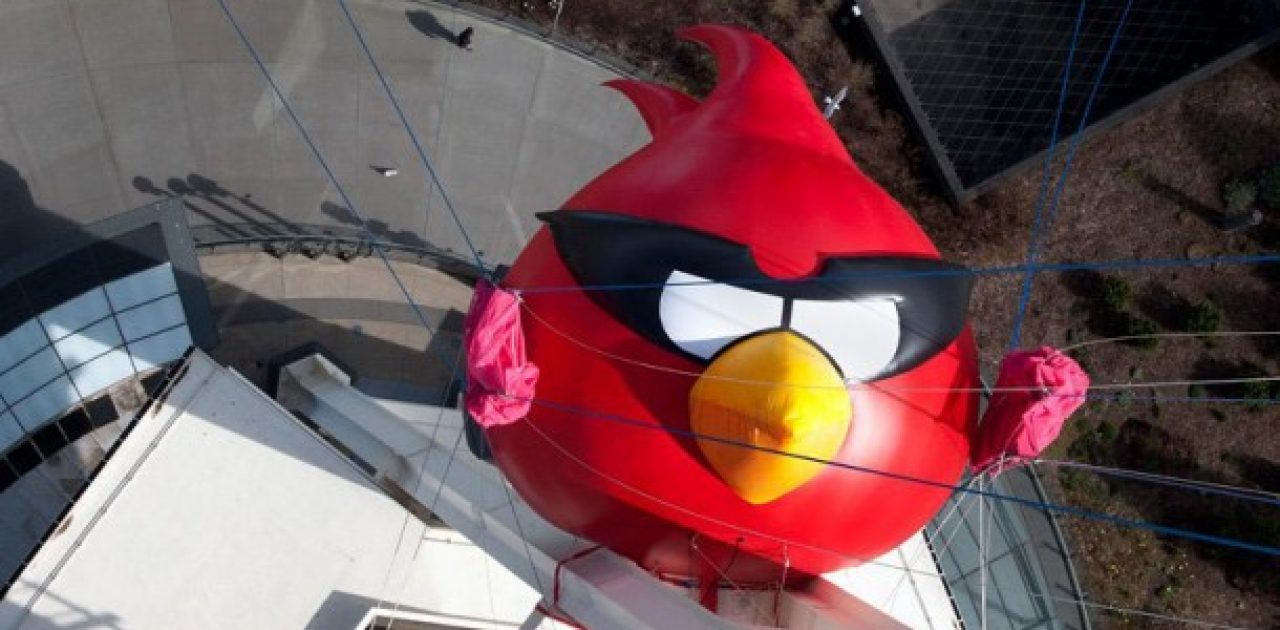 Angry Birds Space instala estilingue em torre gigante 5