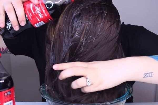 Coca no cabelo 01