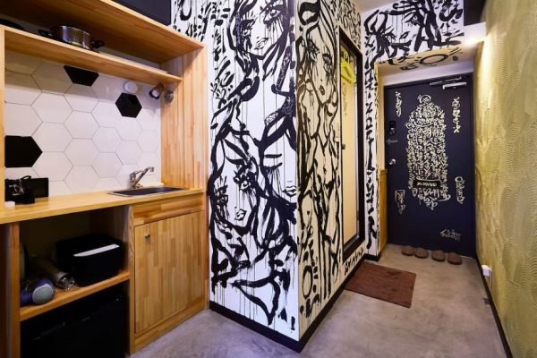 I-painted-a-mural-on-the-walls-of-my-Airbnb-in-Tokyo-Japan-and-my-host-refunded-my-stay-Mural-by-Ali-Sabet-in-Shibuya-Tokyo-Apartment-59e78dd6332b6__880