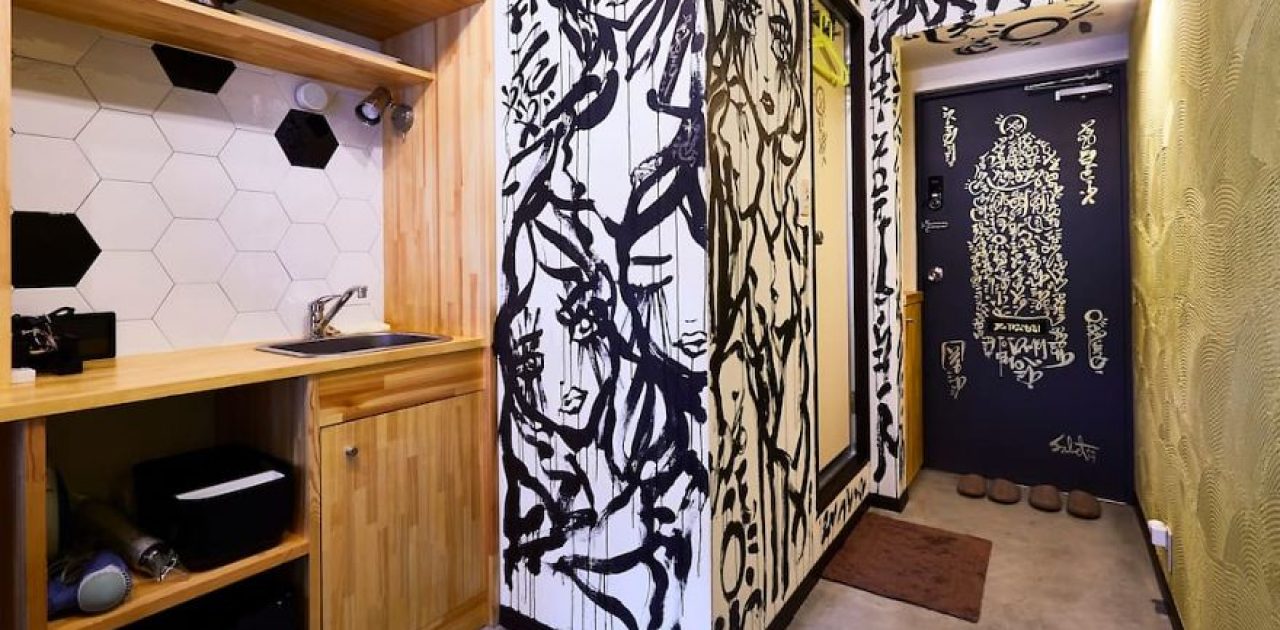 I-painted-a-mural-on-the-walls-of-my-Airbnb-in-Tokyo-Japan-and-my-host-refunded-my-stay-Mural-by-Ali-Sabet-in-Shibuya-Tokyo-Apartment-59e78dd6332b6__880