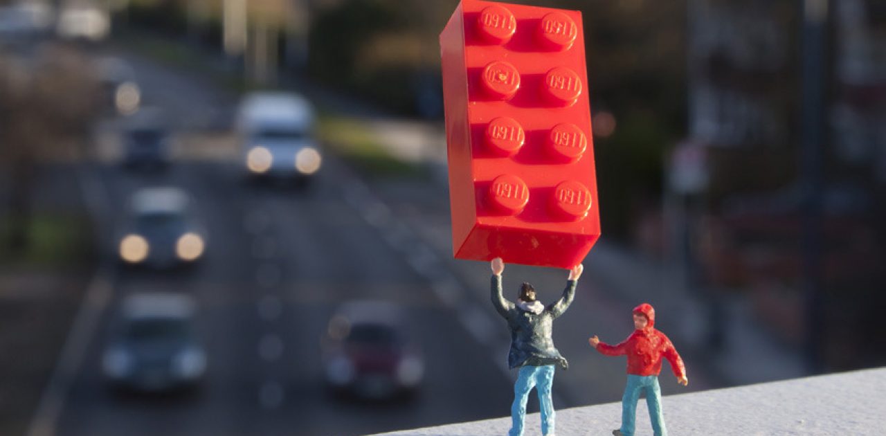 Slinkachu_little_people_street_art_1