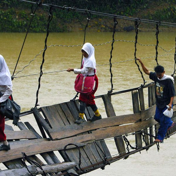 caminhos-para-a-escola-mais-perigosos-8
