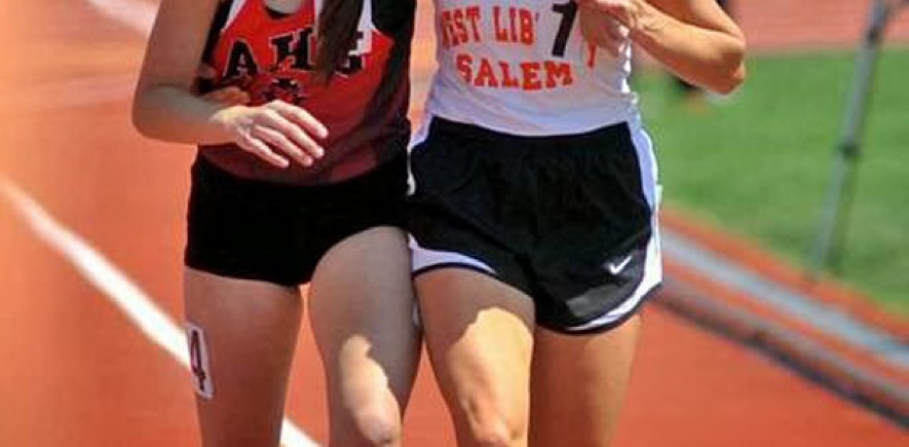 8. Atleta ajuda concorrente que levou um tombo em plena corrida.