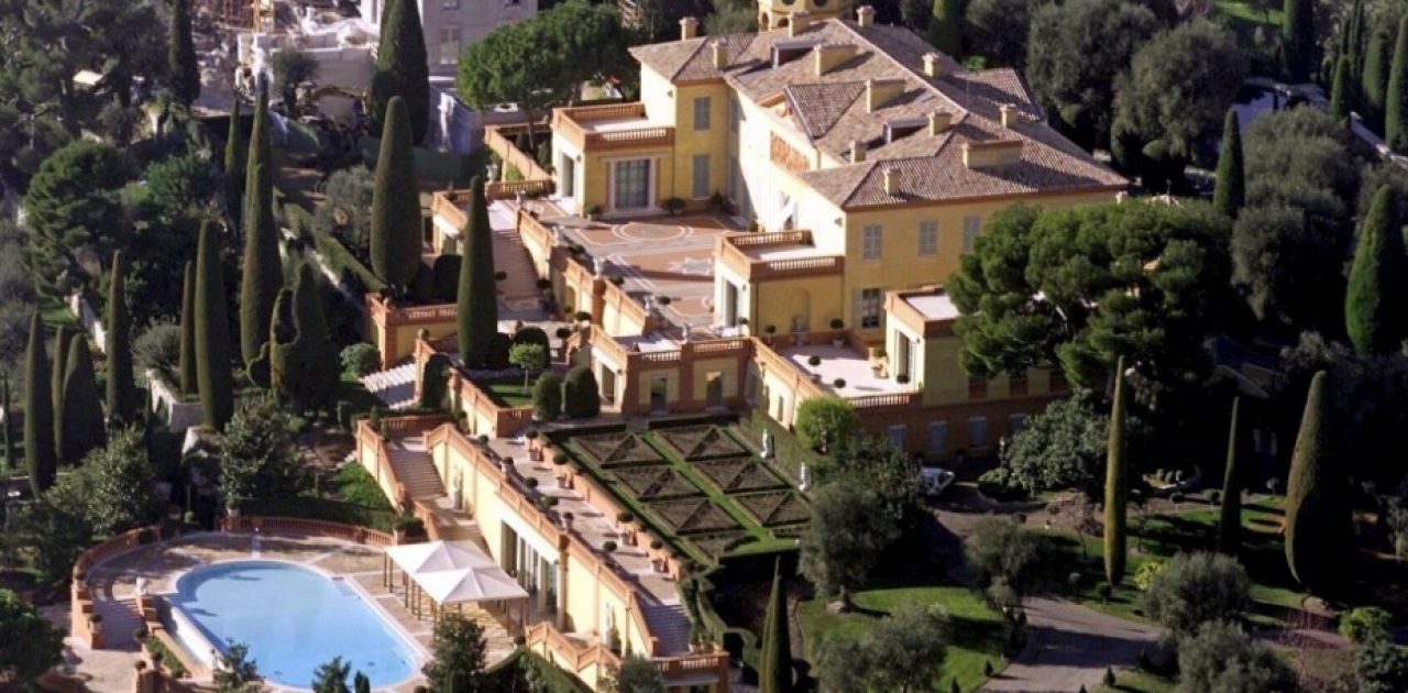 2) Villa Leopolda, em Villefranche-sur-mer, na França; propriedade da brasileira Lily Safra. Avaliada em 50 Milhões de Euros