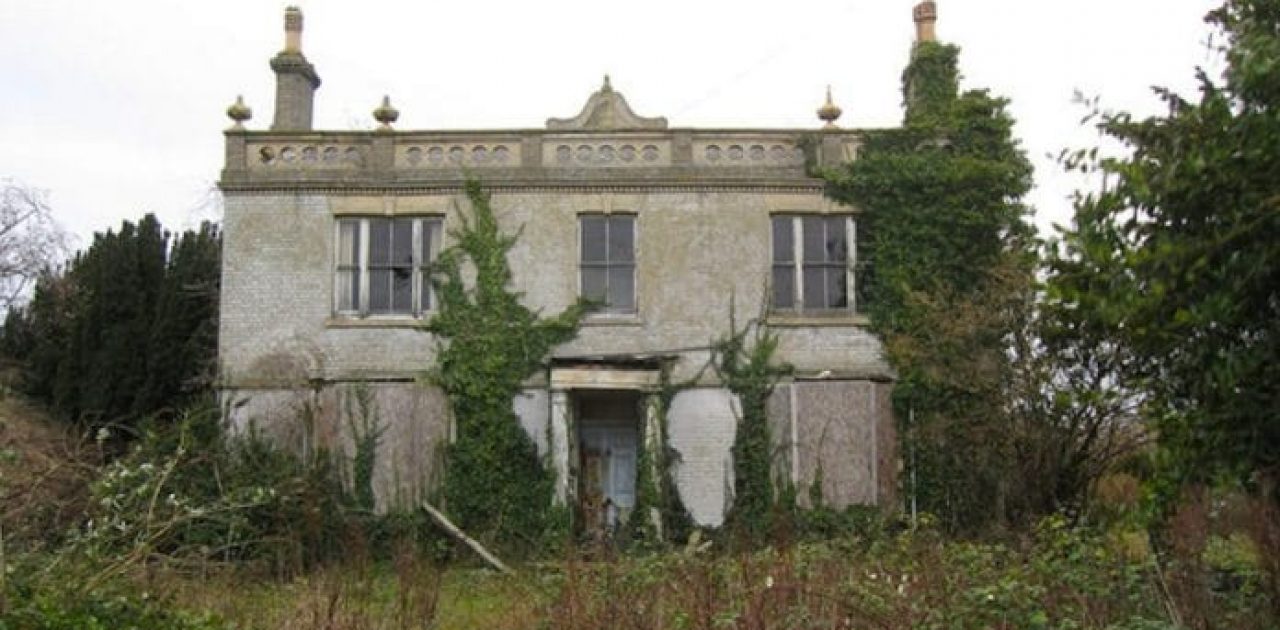 mansão abandonada capa