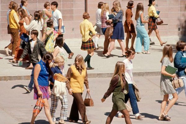 mulheres na escola anos 60 capa