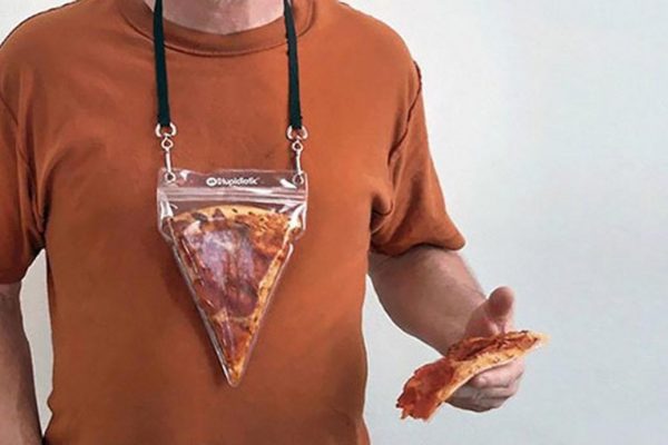 pizza no pescoço capa