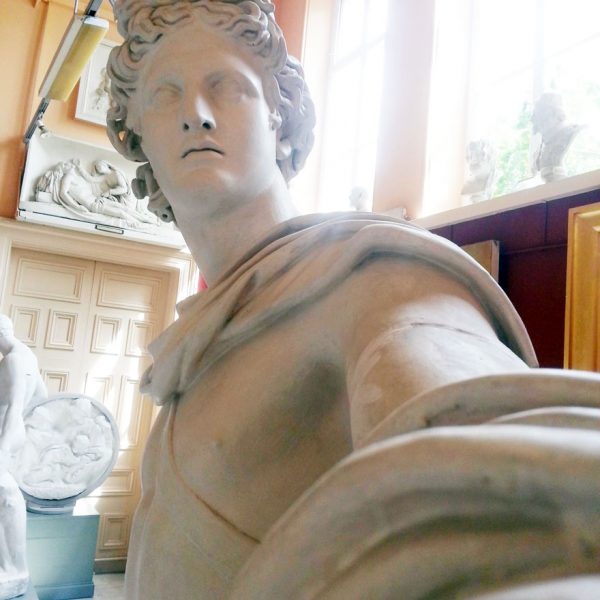 statue-selfies-4