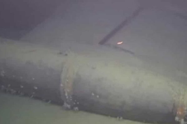submarino naufragado capa