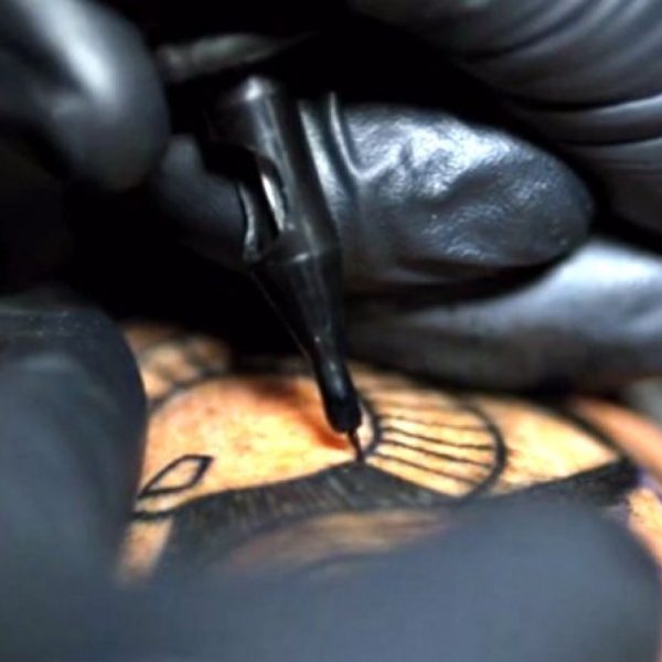 tatuagem em slow motion