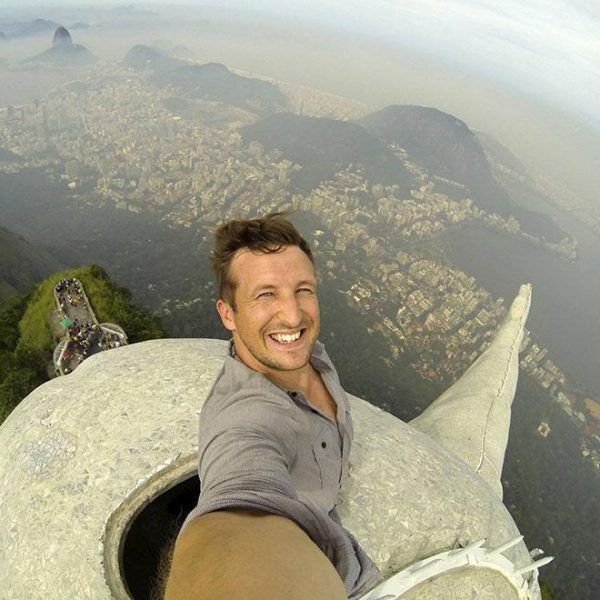 ultimate-selfie-brazil-christ-statue-rio-thompson-1