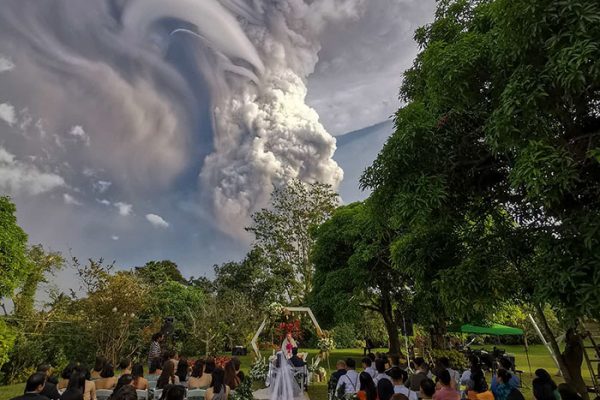 vulcão em erupão 02