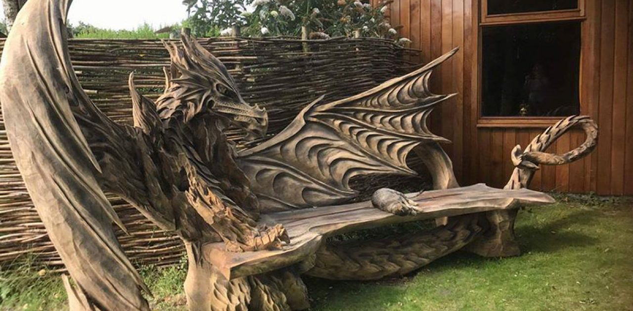 wood-chainsaw-carve-dragon-bench-igor-loskutow-11-59a69ca3cb8f0__880